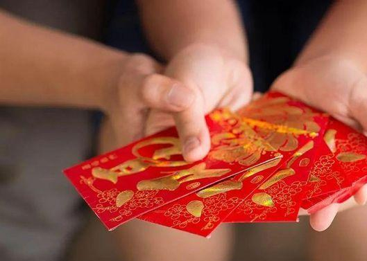 眷注员工怙恃，，，，，，为员工怙恃设置眷注金制度
